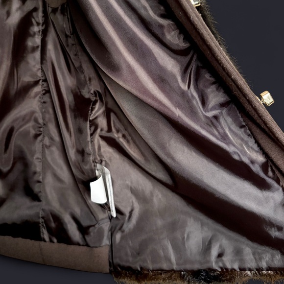 Ellen Tracy Brown Black Faux Fur Vest Size XS Gold Hardware Fitted Y2K Classy - Picture 12 of 16